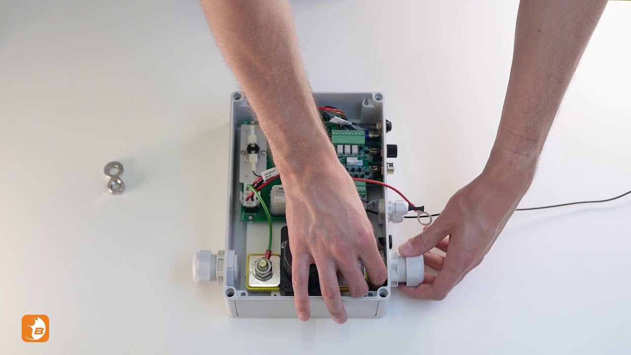 動画を読み込むThis video explains how to install the Battery Interface Box (BIB)