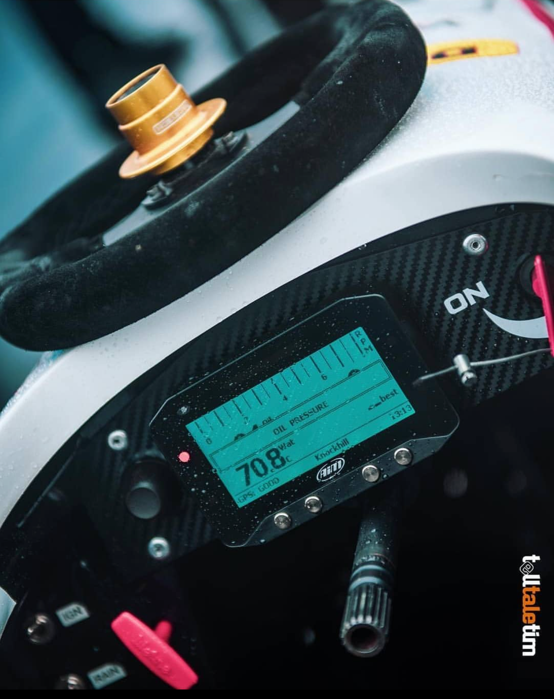 The Aim GS-Dash integrated into the cockpit.